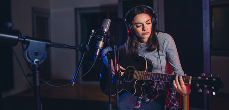 Musiker besorgt es seiner Frau im Tonstudio Musiker besorgt es seiner Frau im Tonstudio